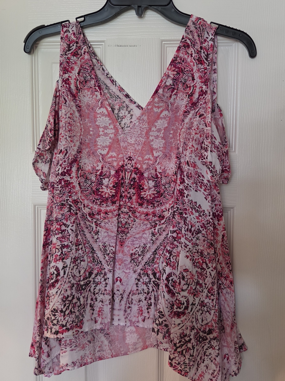 ANA Floral Blouse in Pink & White Size Medium Like New